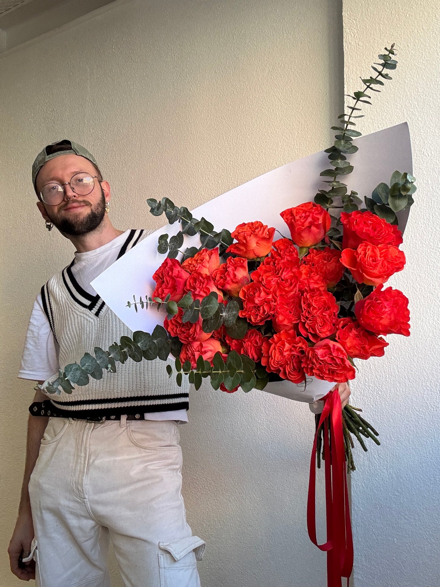 MONO OF RED GARDEN ROSES (M)