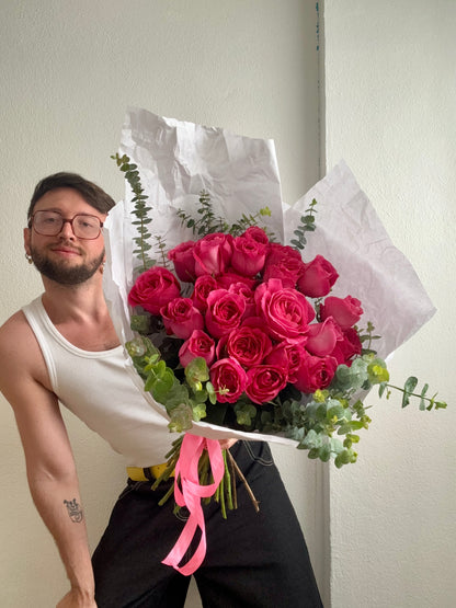 MONO OF FUCHSIA GARDEN ROSES (M)