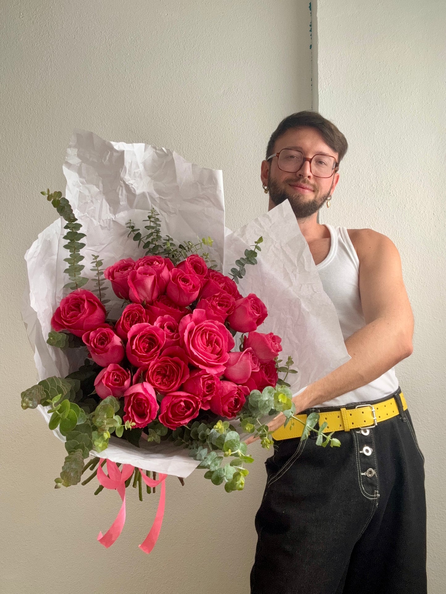 MONO OF FUCHSIA GARDEN ROSES (M)