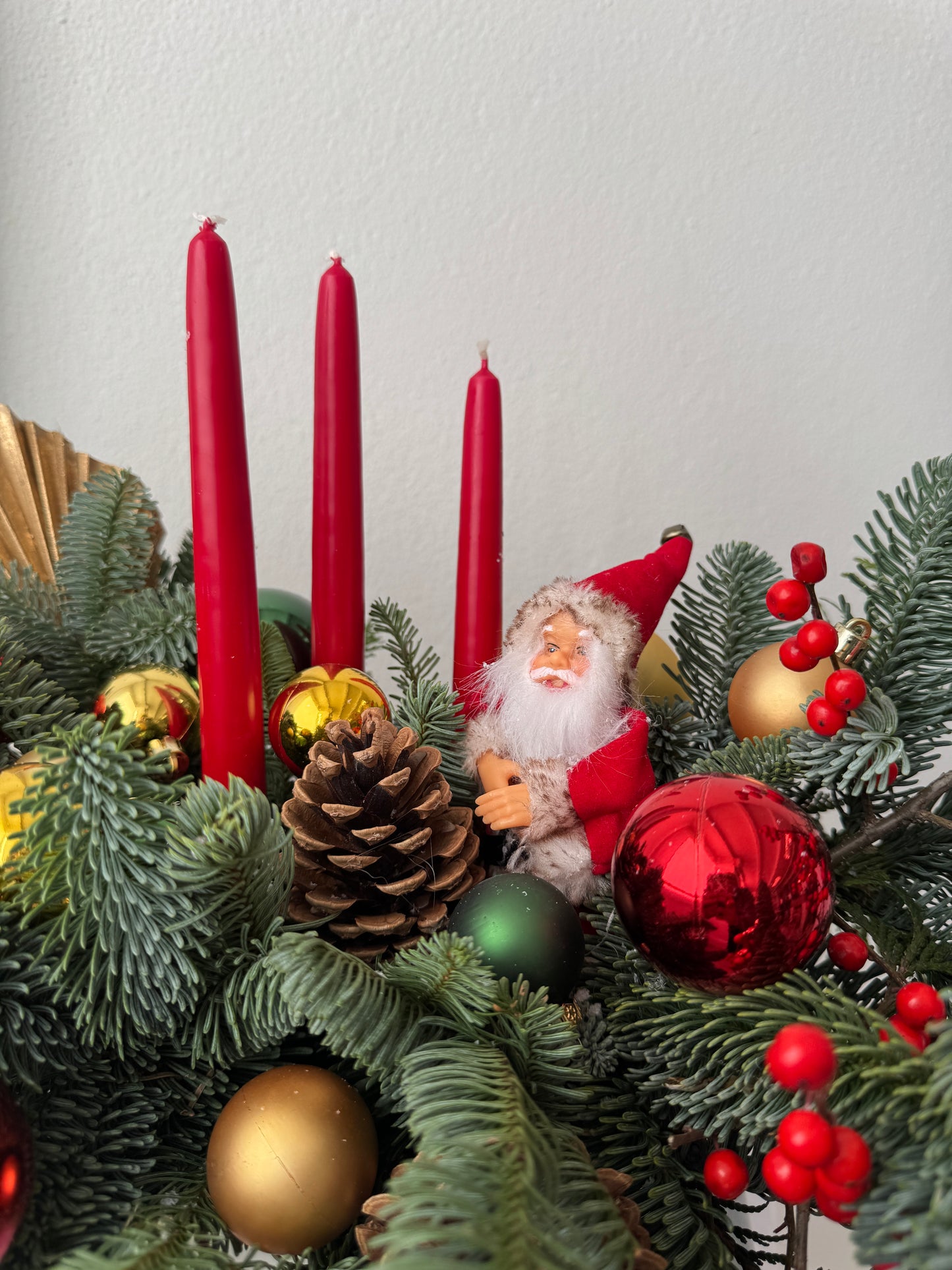 CLASSIC CHRISTMAS CENTERPIECE (L)