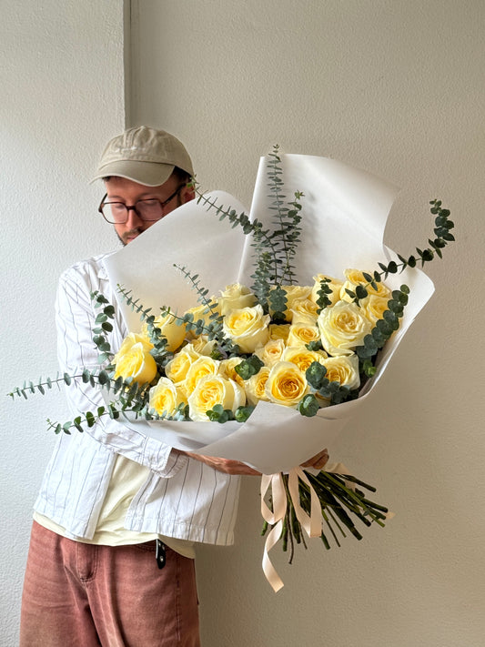 MONO OF WHITE GARDEN ROSES (M)