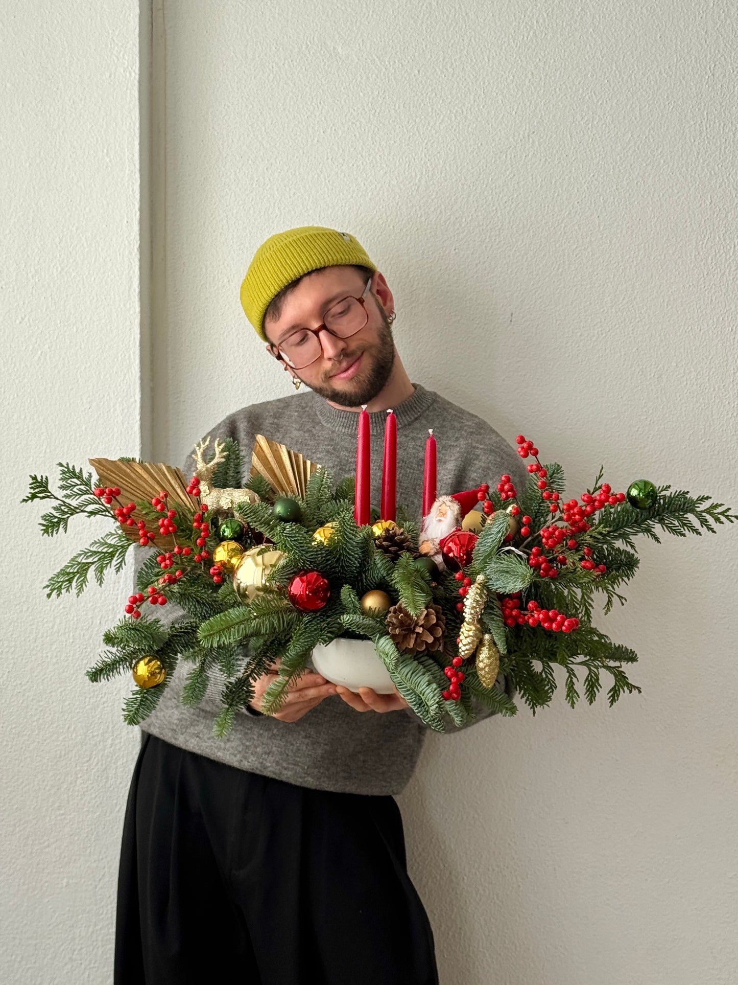 CLASSIC CHRISTMAS CENTERPIECE (L)