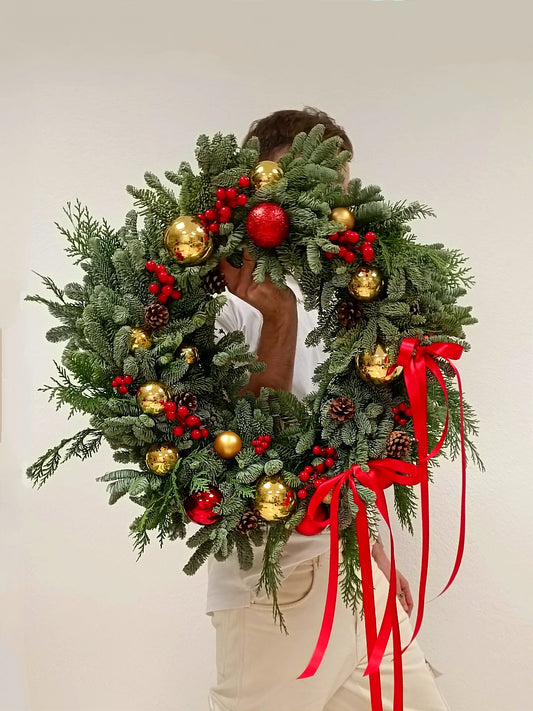 CLASSIC CHRISTMAS WREATH